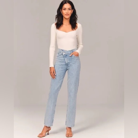 Abercrombie & Fitch Denim - Abercrombie & Fitch Ultra High Rise Straight Jeans